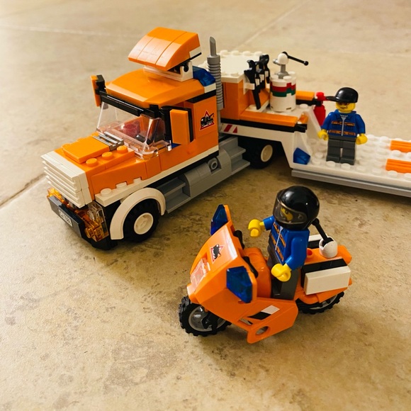 LEGO City Helicopter Transporter - Picture 3 of 7